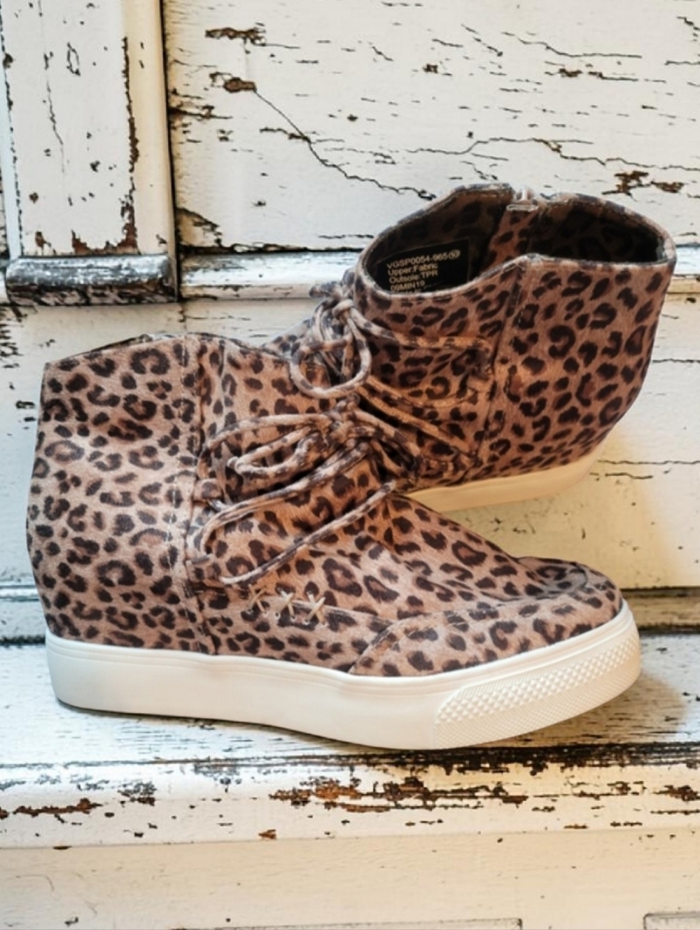 Very G Ursula Leopard Hidden Wedge Sneaker Ankle Boots Size 10 EUC